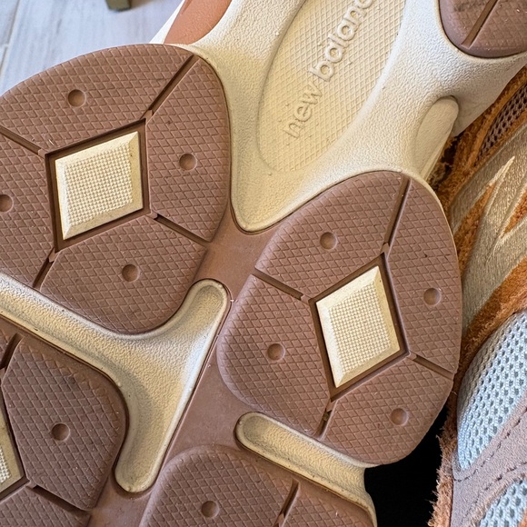 New Balance 9060 - Picture 4 of 5